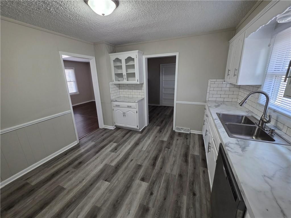 211 S Franklin Street — photo 6