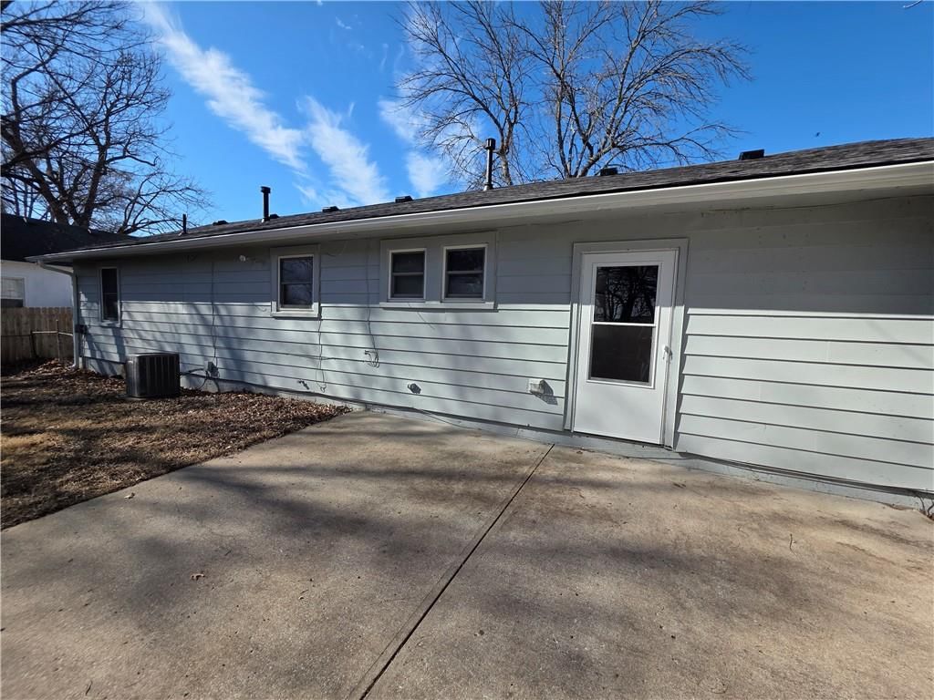211 S Franklin Street — photo 16