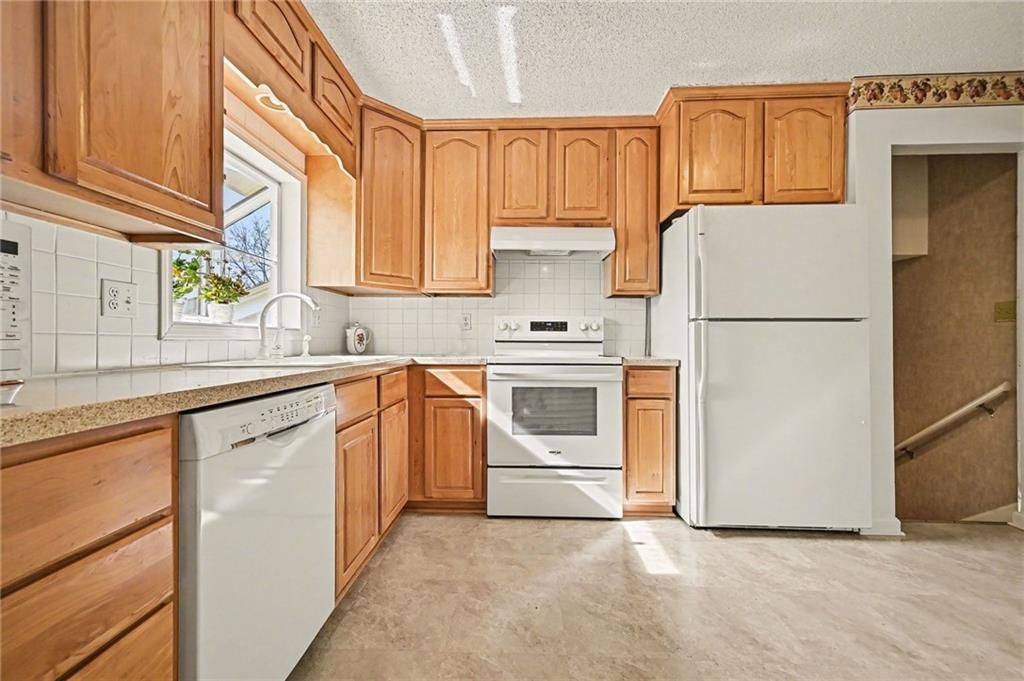 301 E 107th Terrace — photo 10