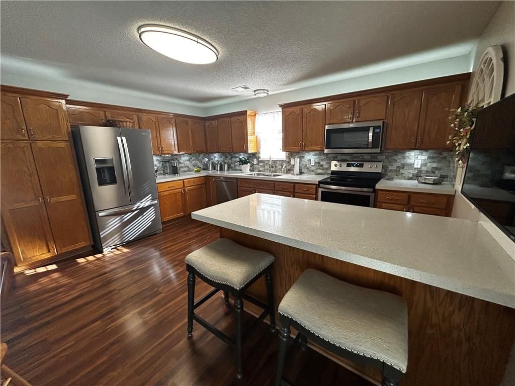 812 Cypress Court — photo 2