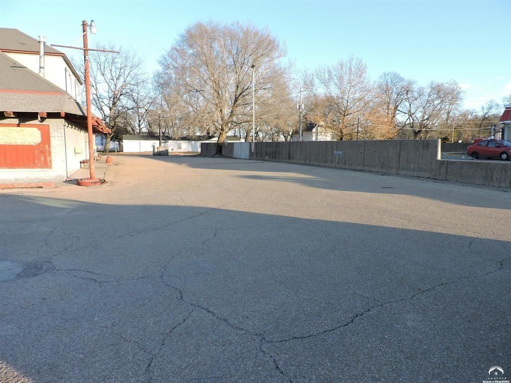 1834 NW Topeka Boulevard — photo 3