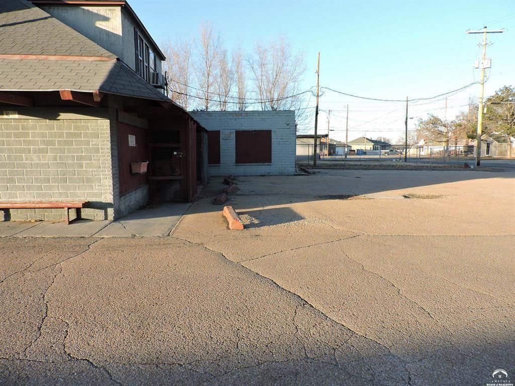 1834 NW Topeka Boulevard — photo 8