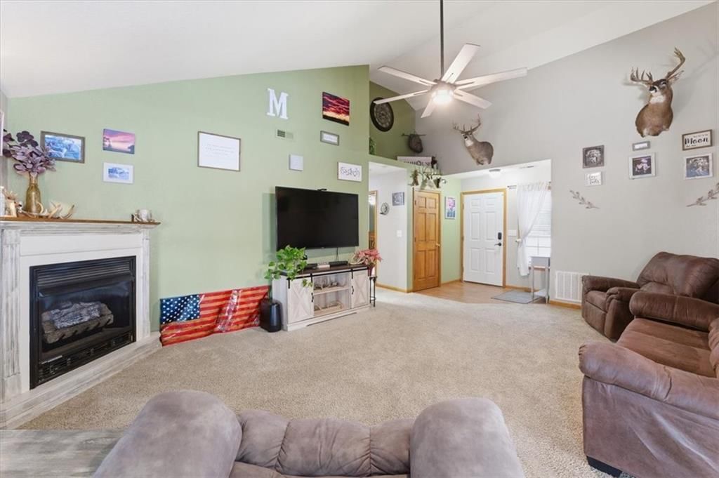 532 S Truman Road — photo 3