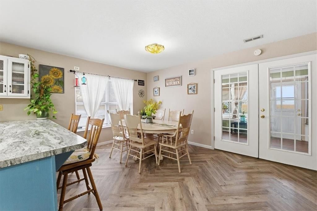 532 S Truman Road — photo 9