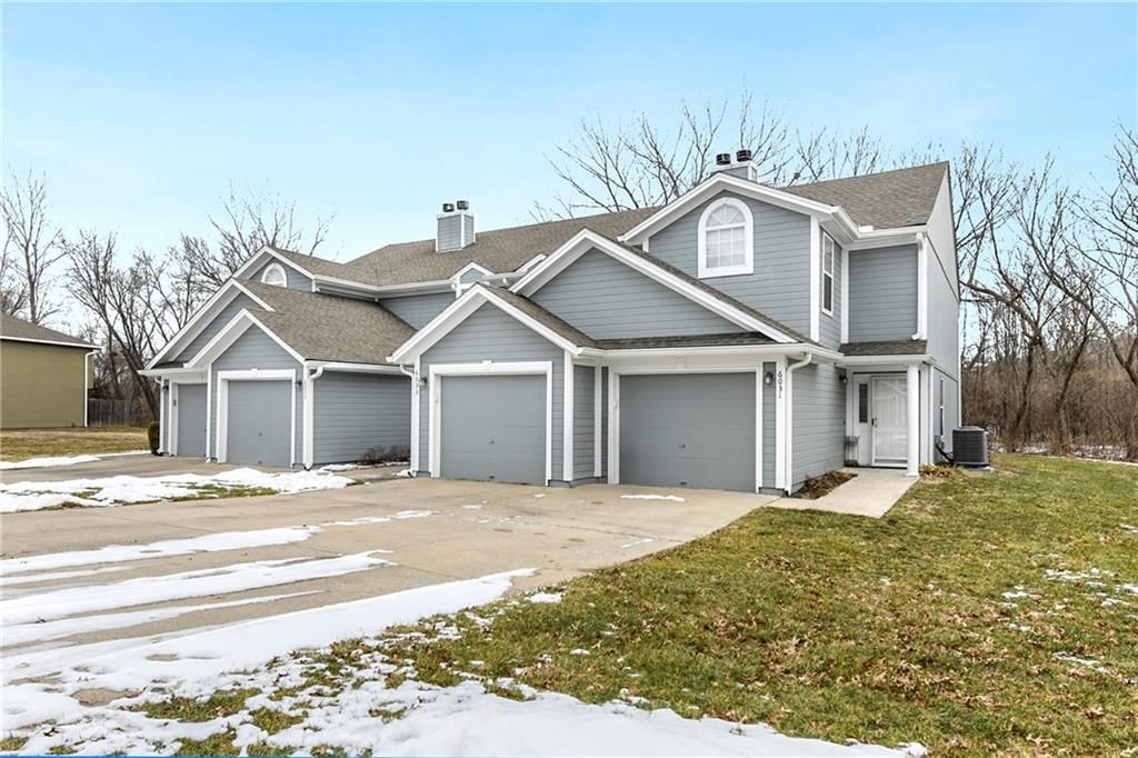 6033 NE Moonstone Drive — photo 1
