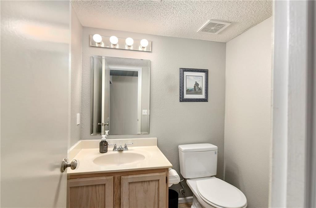 6033 NE Moonstone Drive — photo 5