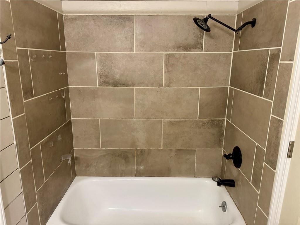 214 E CASS N/A — photo 11