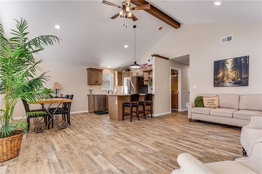 182 Kansas Drive — photo 4