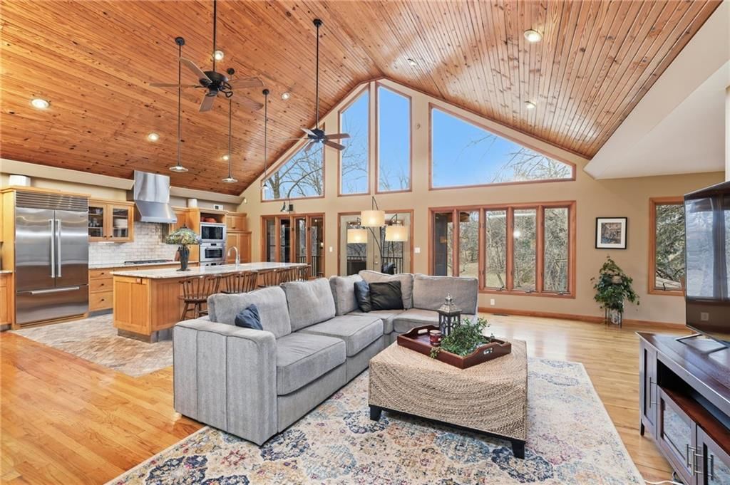 806 W Red Bridge Road, Kansas City, MO