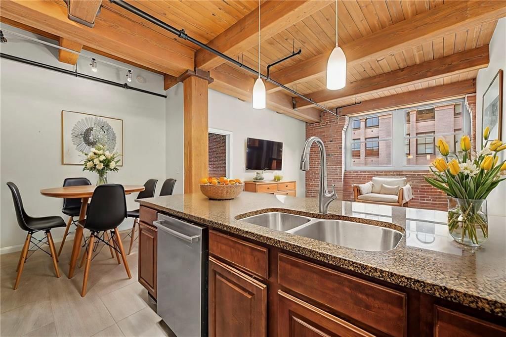 712 Broadway Boulevard — photo 3