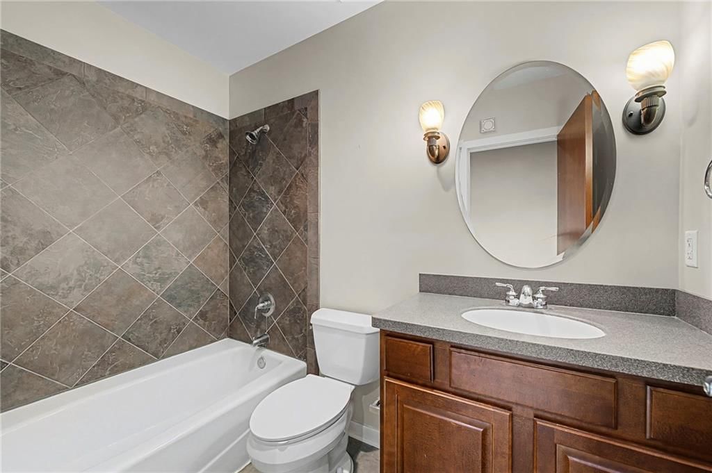 712 Broadway Boulevard — photo 15