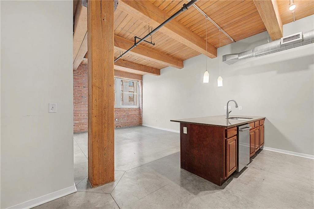 712 Broadway Boulevard — photo 20