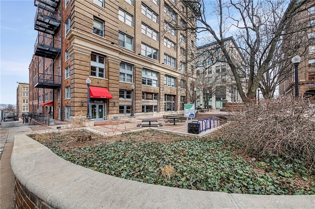 712 Broadway Boulevard — photo 50
