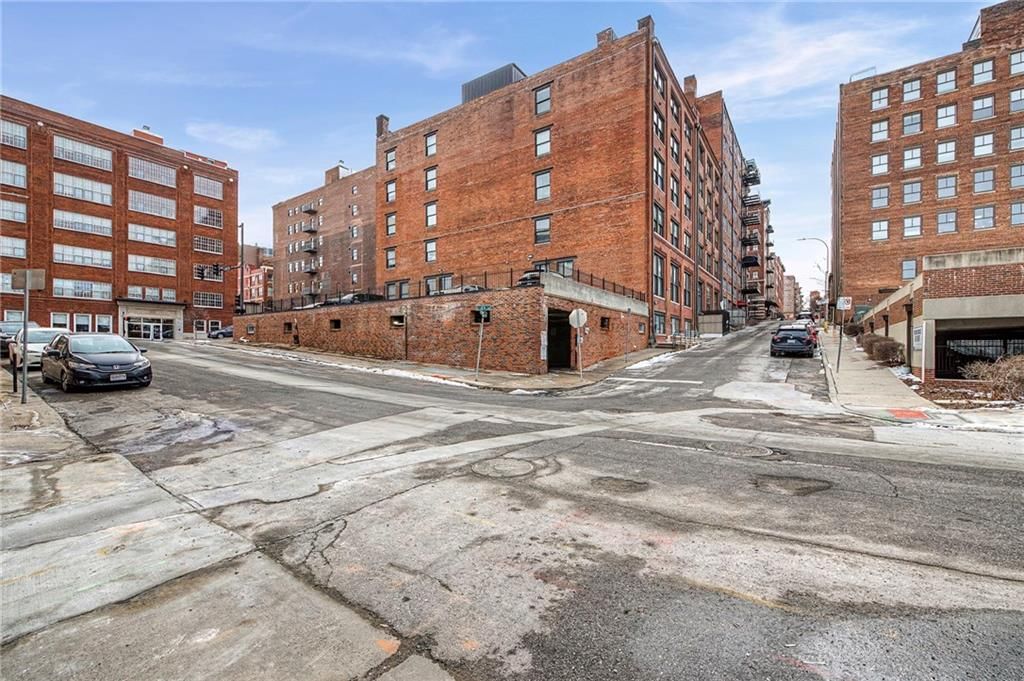 712 Broadway Boulevard — photo 53