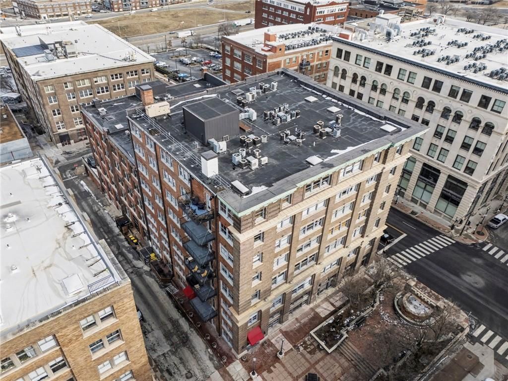 712 Broadway Boulevard — photo 57