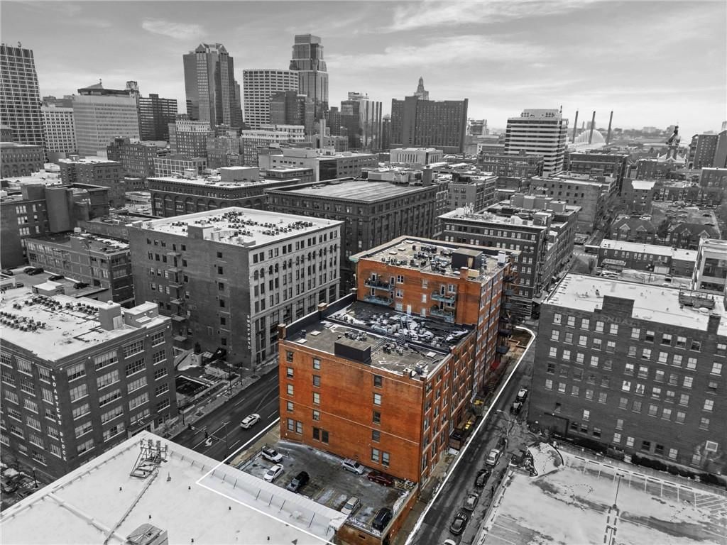 712 Broadway Boulevard — photo 60