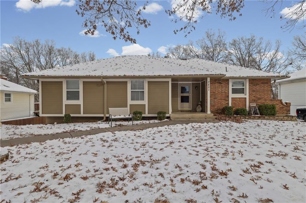 2401 NW LONDON Drive, Blue Springs, MO