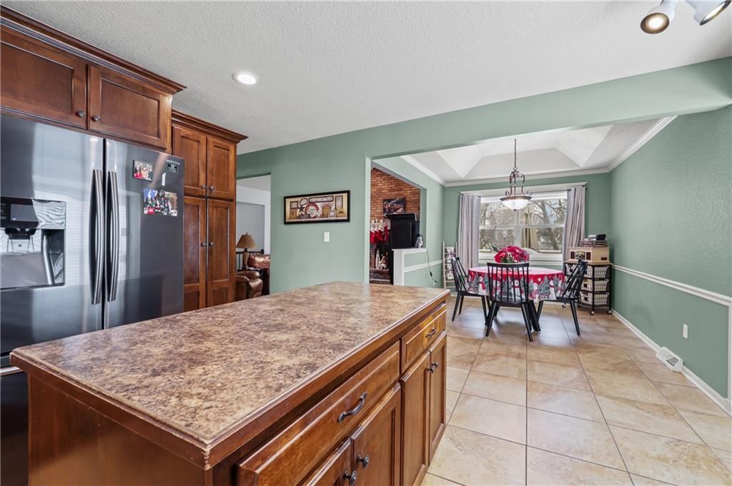 2401 NW LONDON Drive — photo 7
