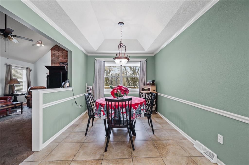 2401 NW LONDON Drive — photo 10