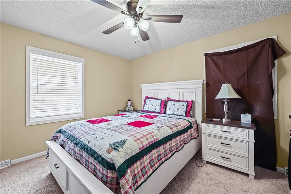 2401 NW LONDON Drive — photo 11