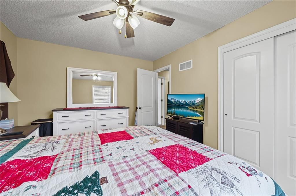 2401 NW LONDON Drive — photo 13
