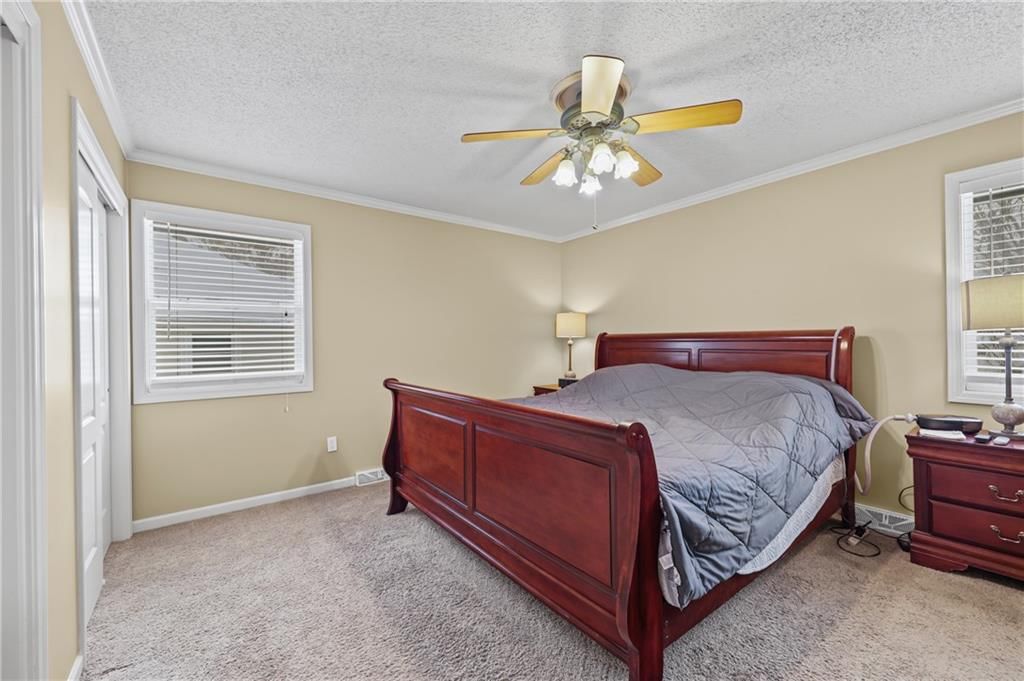 2401 NW LONDON Drive — photo 14