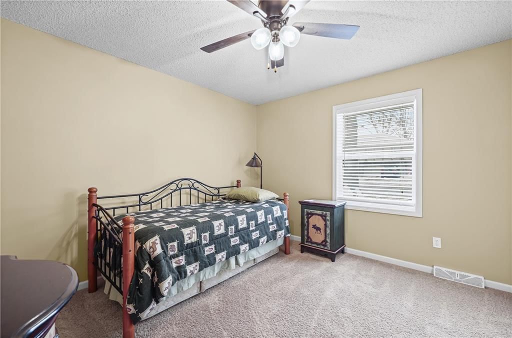 2401 NW LONDON Drive — photo 18