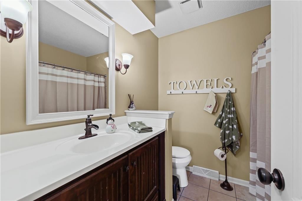 2401 NW LONDON Drive — photo 20