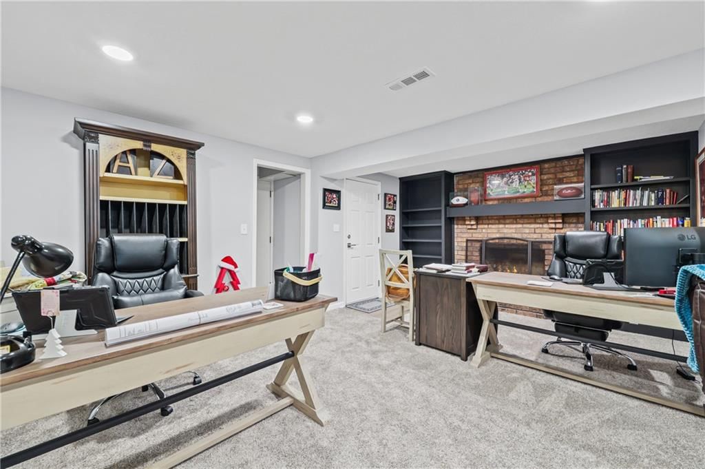 2401 NW LONDON Drive — photo 24