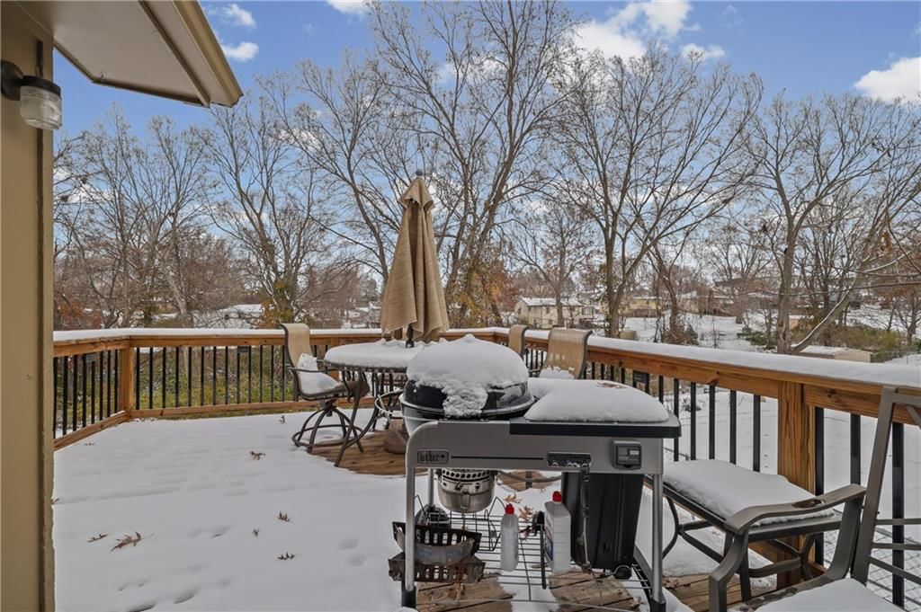 2401 NW LONDON Drive — photo 28
