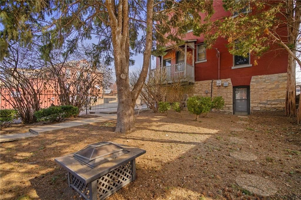 2538 Holmes Street — photo 37