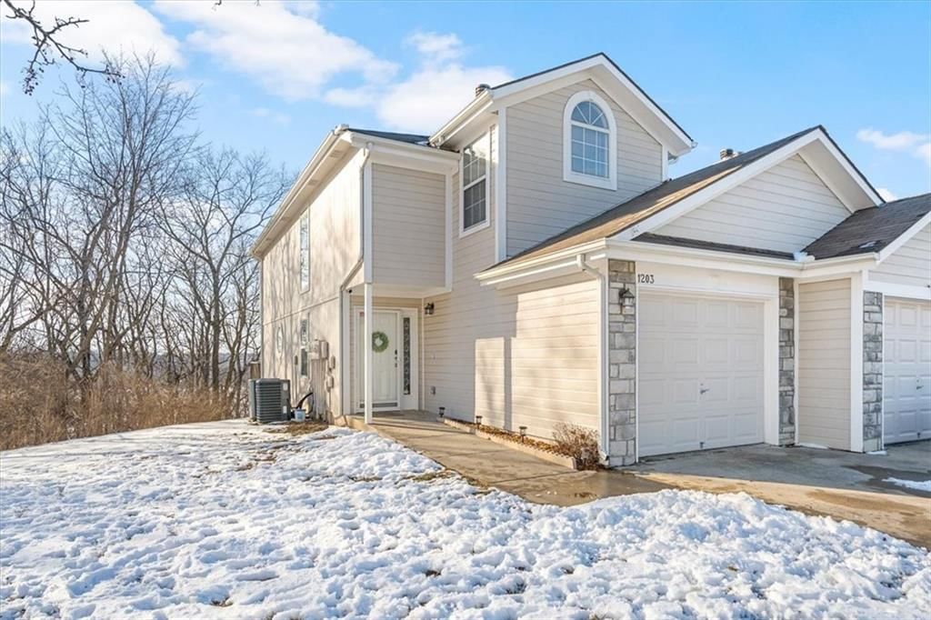 1203 NW Hidden Ridge Circle — photo 2