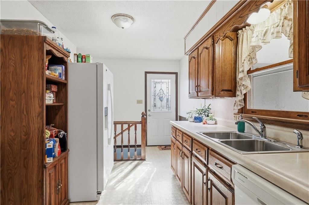 3406 S Stewart Avenue — photo 11