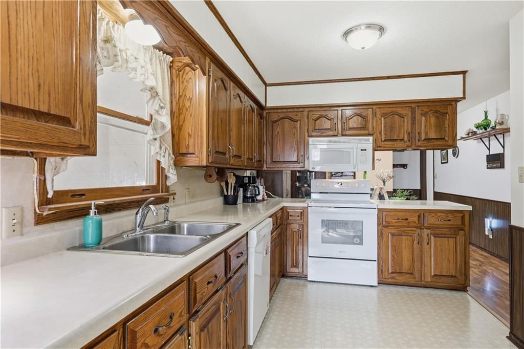 3406 S Stewart Avenue — photo 12
