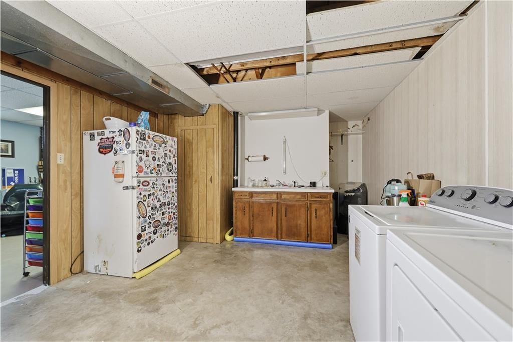 3406 S Stewart Avenue — photo 20