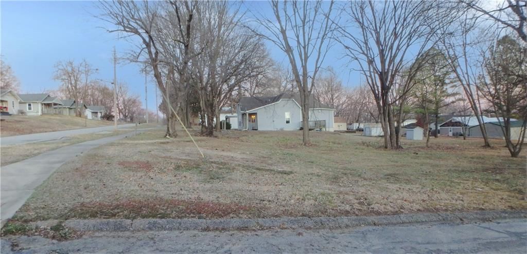 1041 Walnut Avenue — photo 2