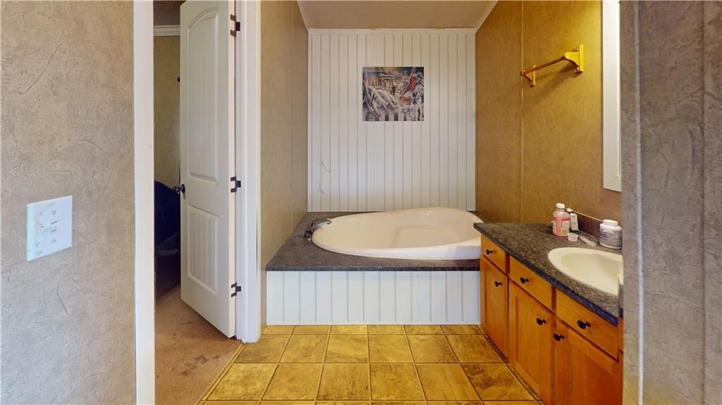 2020 E 310 Road — photo 13