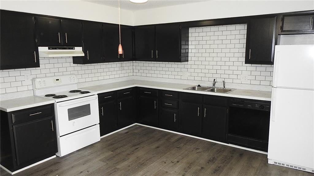 7141 STERLING Avenue — photo 2