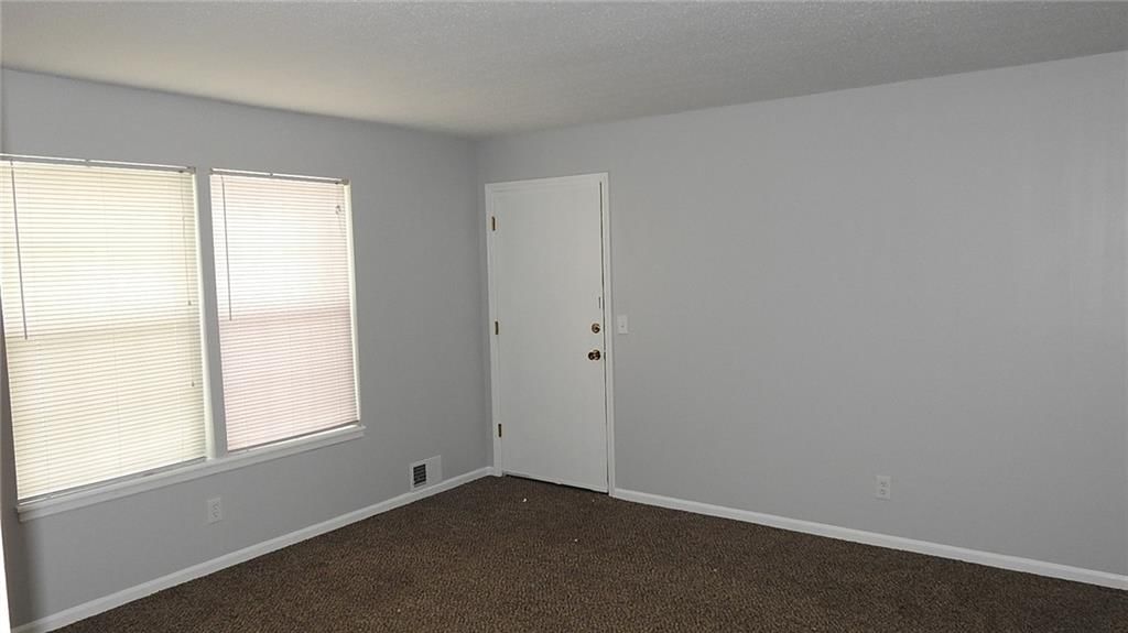 7141 STERLING Avenue — photo 4