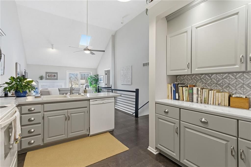 3011 Cedar Crest Drive — photo 3