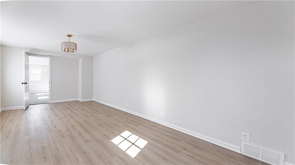 808 NE Russell Road — photo 3