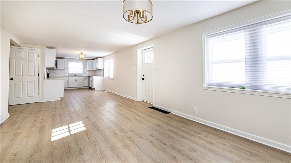 808 NE Russell Road — photo 5