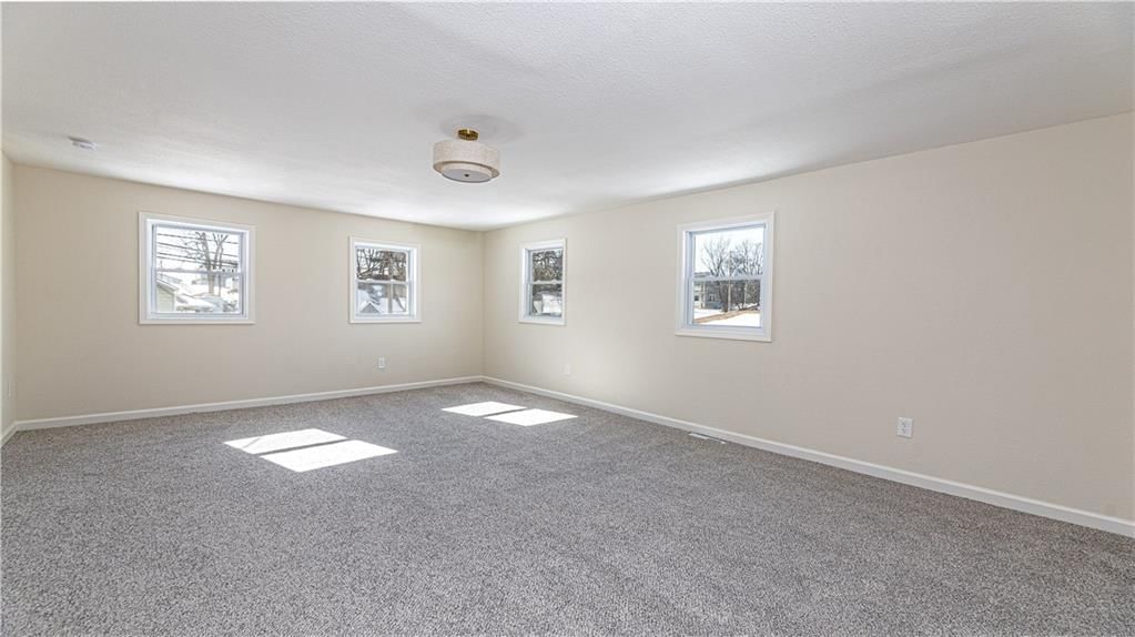 808 NE Russell Road — photo 11