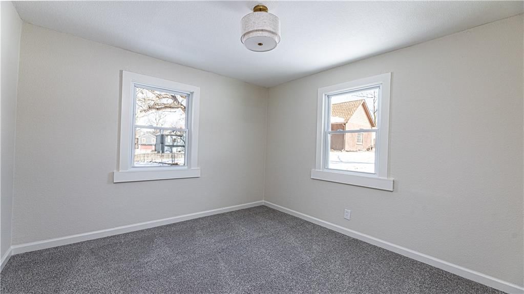 808 NE Russell Road — photo 16