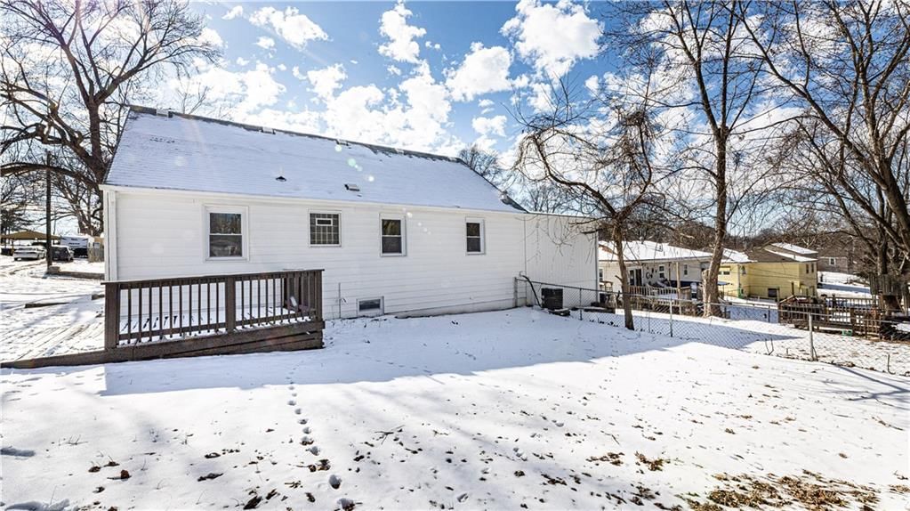 808 NE Russell Road — photo 20