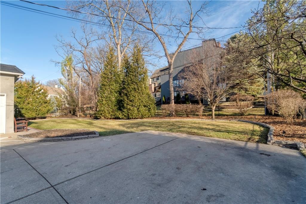 4983 Ward Parkway — photo 43