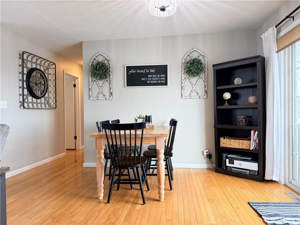 414 Town and Country Lane — photo 9