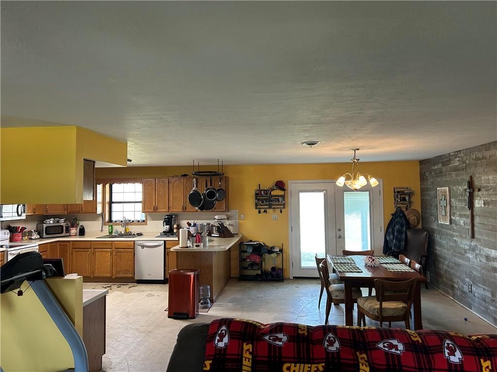 7339 Eureka Drive — photo 18
