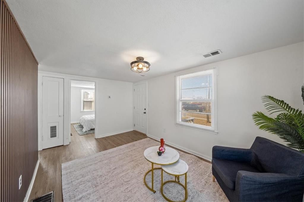 728 S Kansas Avenue — photo 4