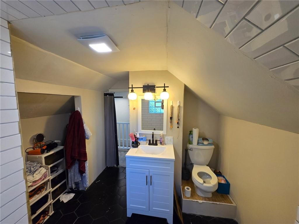 307 White Avenue — photo 26